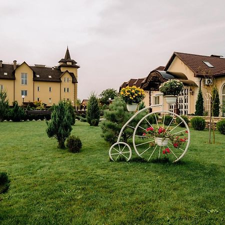Готельно-Ресторанний Комплекс Прованс Парк Pochaiv Exterior foto