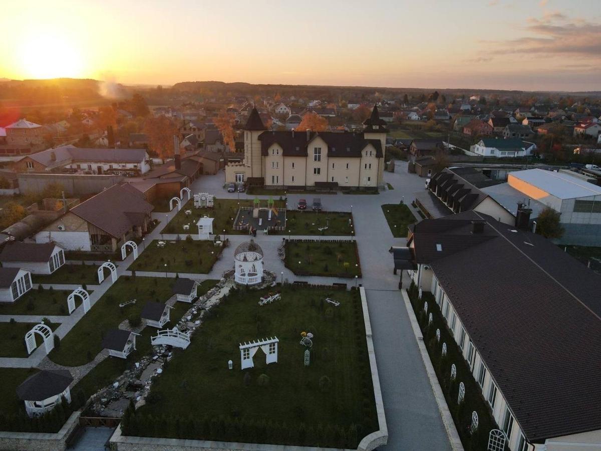 Готельно-Ресторанний Комплекс Прованс Парк Pochaiv Exterior foto