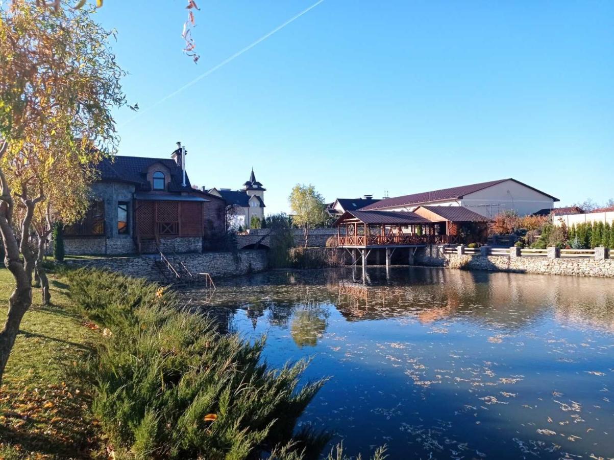 Готельно-Ресторанний Комплекс Прованс Парк Pochaiv Exterior foto