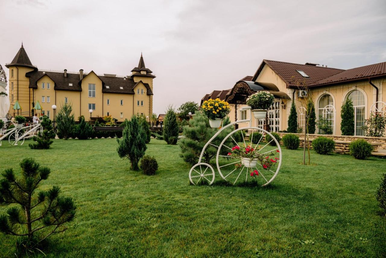 Готельно-Ресторанний Комплекс Прованс Парк Pochaiv Exterior foto
