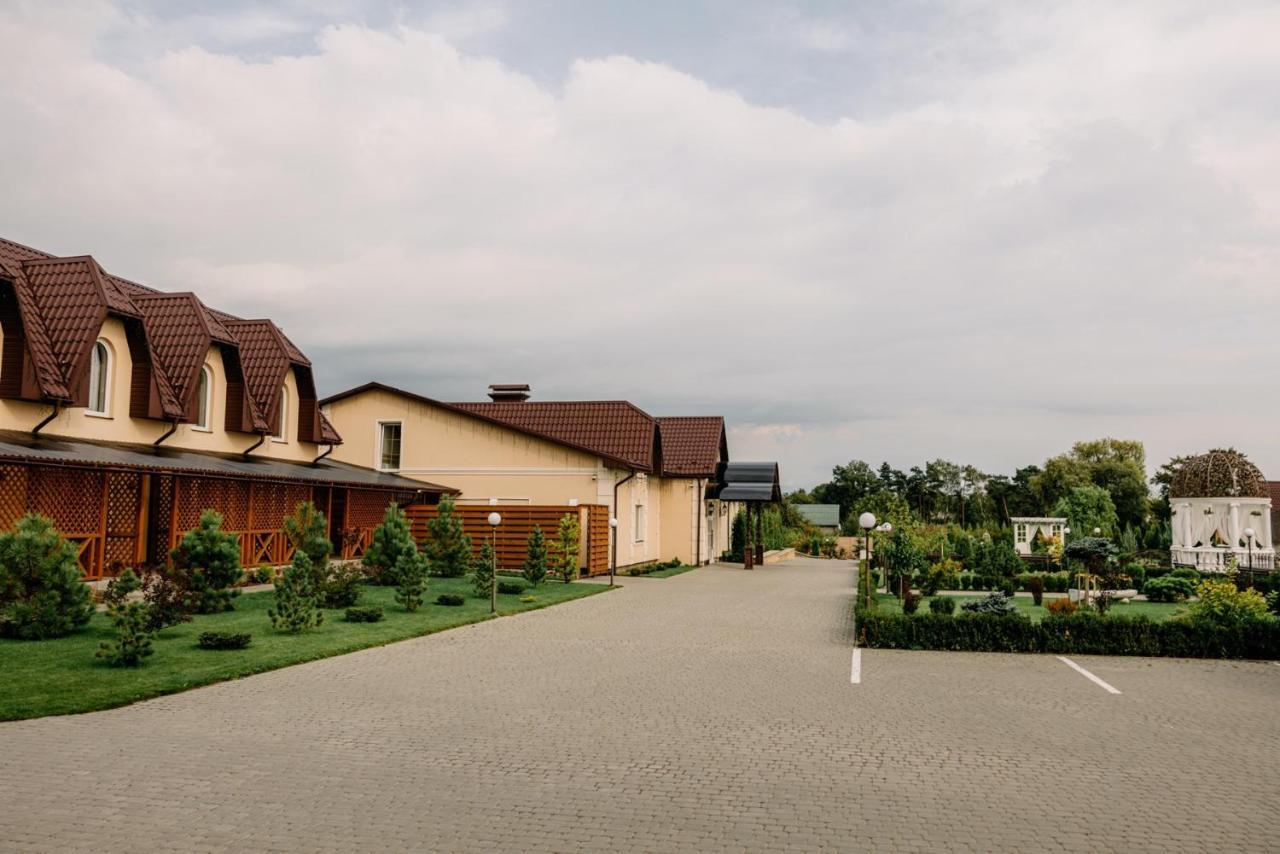 Готельно-Ресторанний Комплекс Прованс Парк Pochaiv Exterior foto