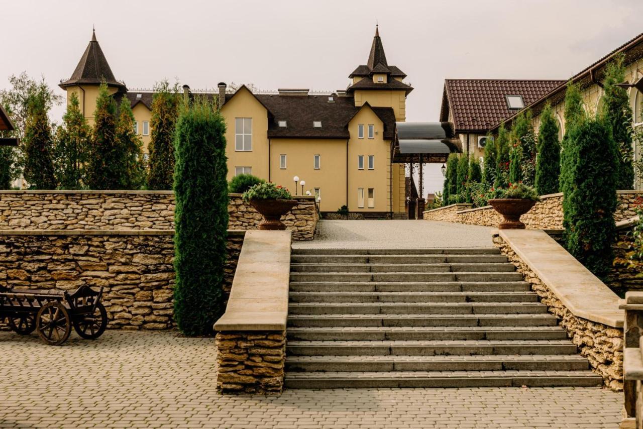 Готельно-Ресторанний Комплекс Прованс Парк Pochaiv Exterior foto