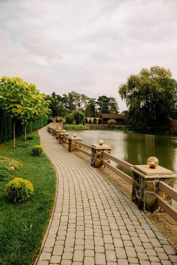 Готельно-Ресторанний Комплекс Прованс Парк Pochaiv Exterior foto