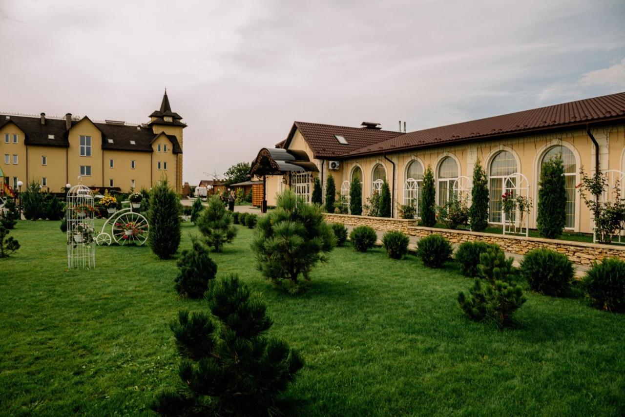 Готельно-Ресторанний Комплекс Прованс Парк Pochaiv Exterior foto
